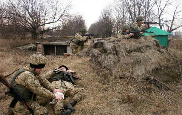 За добу 22 березня зафіксовано 84 обстріли позицій військових, повідомляє прес-центр штабу АТО у Facebook. Один український воїн загинув, ще один поранений.