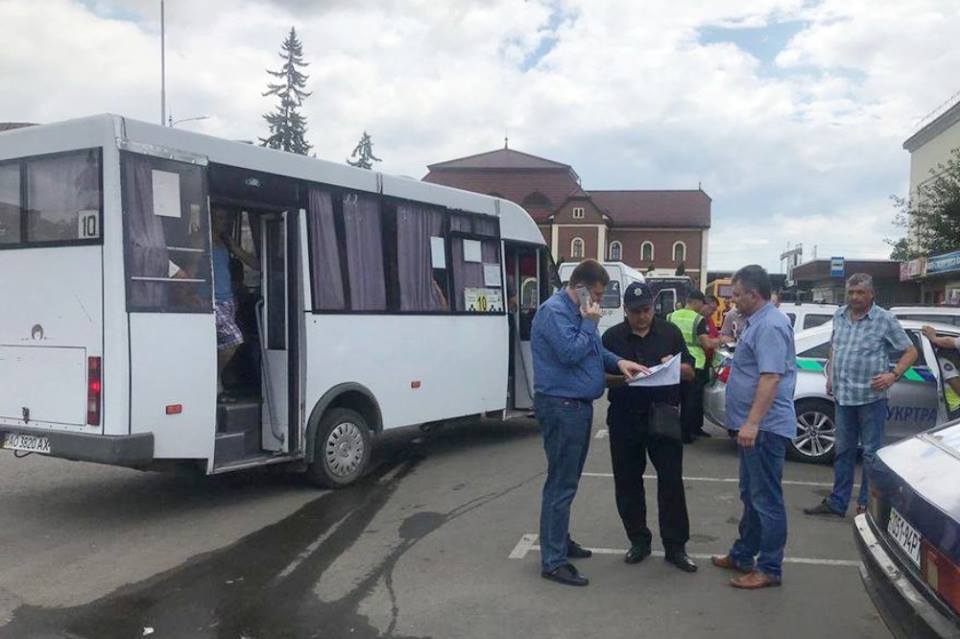 Посадовці Управління Держпраці у Закарпатській області взяли участь у рейдовій перевірці пасажирського транспорту.
