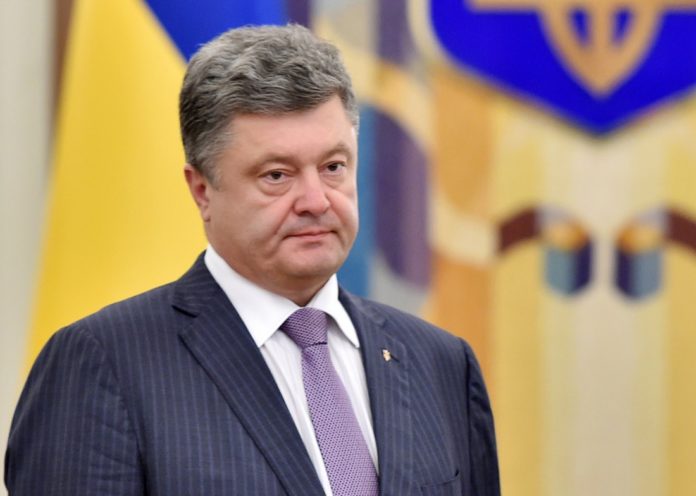 Петро Порошенко запідозрив главу Адміністрації Президента (АП) України Ігоря Райніна у зраді.