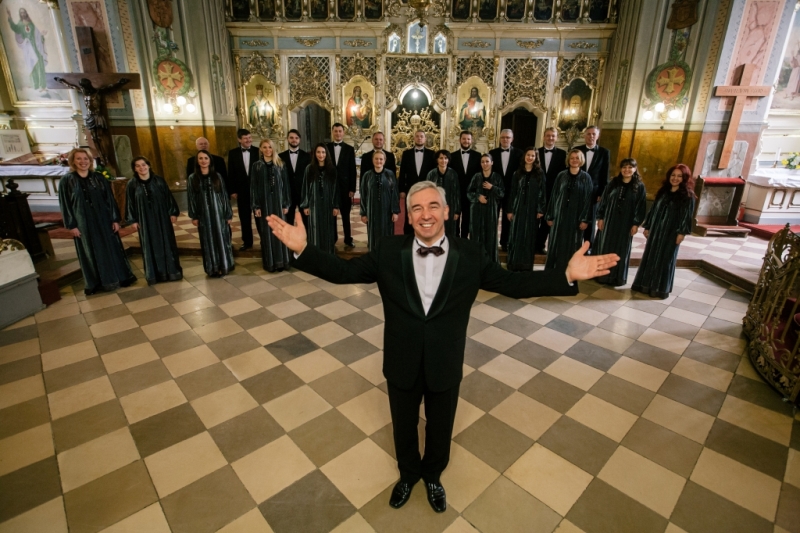 Художньому керівнику та диригенту хору СANTUS Емілу Сокачу — 60 років.