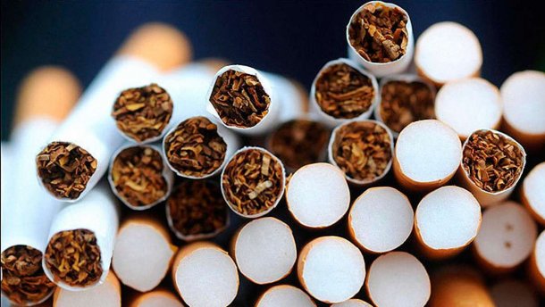 Hatszáz doboz cigarettát találtak egy kamionban Kárpátalján