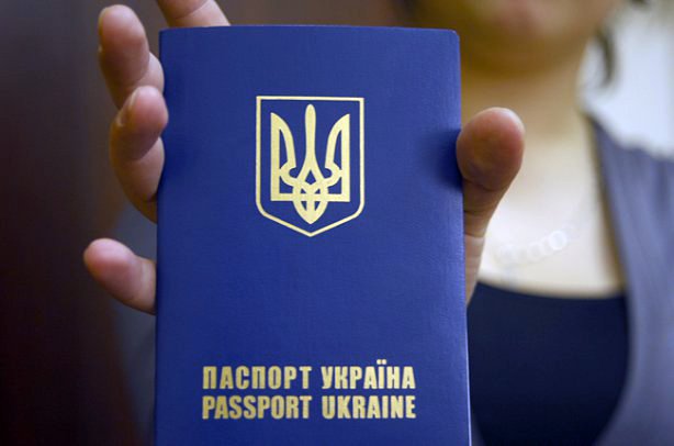 Українці зможуть їздити в Європу без віз після відповідного рішення Євросоюзу.