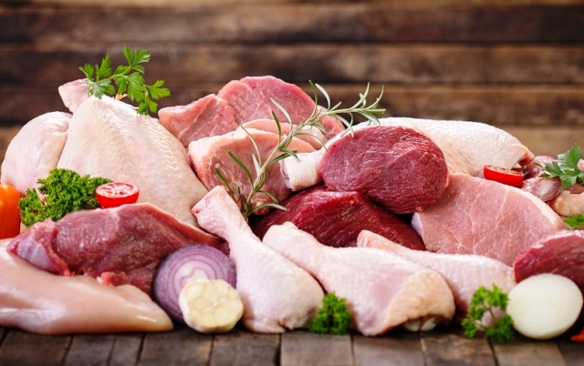 В Україні після тривалого здешевлення почало дорожчати м'ясо. Зокрема, йдеться про його найпопулярніші види – свинину та курятину. 