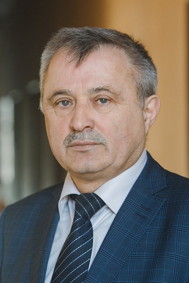 Директор департаменту освіти Закарпастької ОДА Михайло Мотильчак у коментарі Голосу Карпат спростував чутки про своє звільнення з посади.
