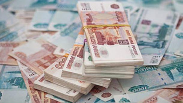 Сам офіціант отримав у вигляді винагороди за повернення грошей близько 20 тисяч рублів.