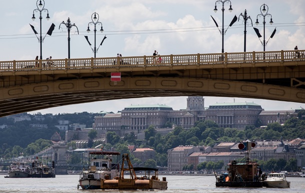 Рятувальники знайшли тіла загиблих туристів в результаті зіткнення двох теплоходів на Дунаї.
