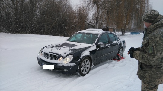Сьогодні в пункті пропуску «Лужанка», що на Закарпатті, прикордонники Мукачівського загону виявили автомобіль «Мерседес» 2006 року випуску, який розшукував Інтерпол. 