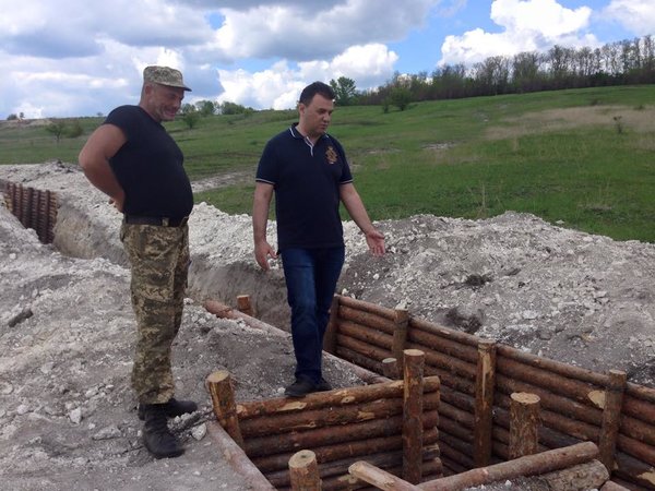 У заместителя председателя Закарпатской ОГА возникли проблемы с сооружением фортификационных сооружений на Донбассе