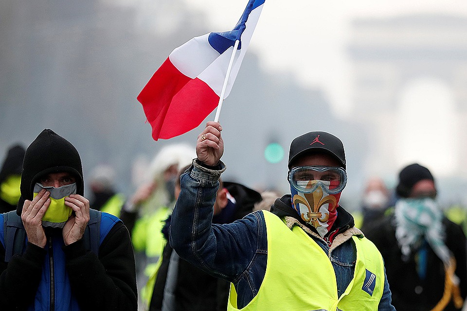 Державна рада Франції дозволила поліції продовжувати використання гумових куль проти учасників протестів 