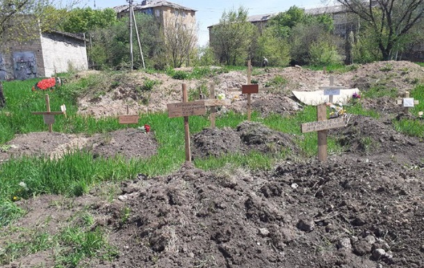 В районе села Виноградное значительно увеличился сектор захоронения мирных жителей, которые были убиты российскими военными.