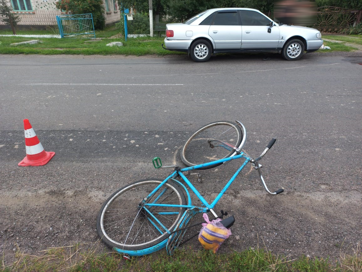 На Заході України легковик на смерть переїхав велосипедиста: подробиці (ФОТО)