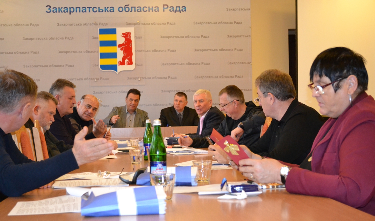 У понеділок, 10 грудня, у депутатській залі відбулося засідання президії під головуванням керівника Закарпатської облради Михайла Рівіса.