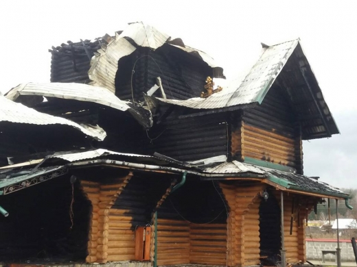 Слідчі Іршавського відділення поліції з’ясовують причини загоряння Свято-Василівського храму в райцентрі.