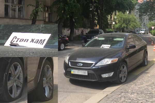 В Ужгороді невідомі активісти ріжуть шини на автомобілях, які припарковані на бордюрах.