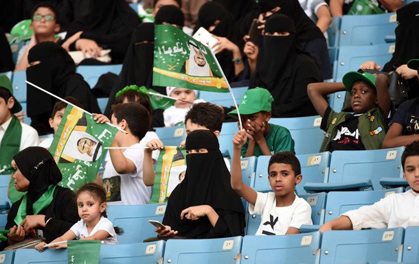 У Саудівській Аравії жінки вперше змогли подивитися футбольний матч наживо.