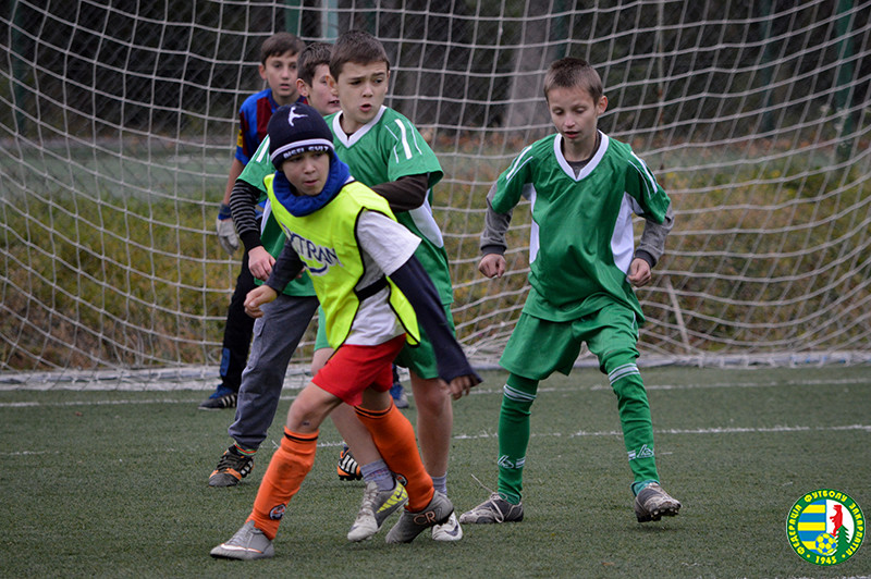 На Закарпатье стартовали футбольные соревнования "Кожаный мяч"