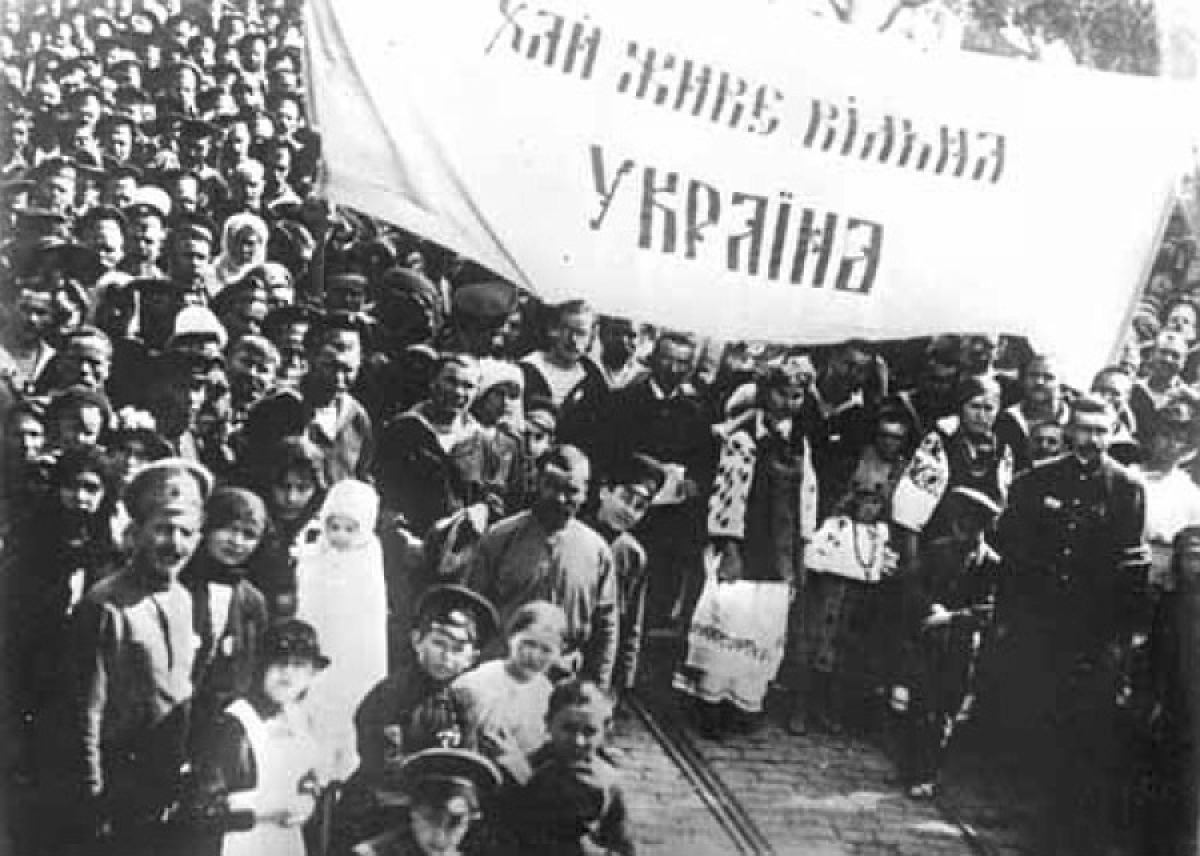 3 марта 1917. несколько десятков украинских политиков собралось в киевском Педагогическом музее, чтобы договориться о совместных действиях в условиях революции, начавшейся в Петрограде. 