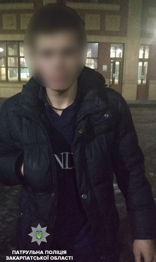 Вчора, близько 1-ї години, ужгородські патрульні отримали повідомлення про грабіж на вулиці Станційній. 