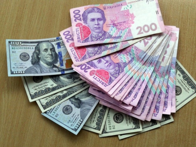 В Україні найближчим часом продаватимуть валюту в обмінниках за новими правилами.