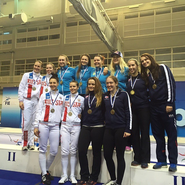 Женская сборная команда Украины по фехтованию на саблях в составе Ольги Харлан, Алина Комащук, Елены Кравацкой и Ольги Жовнир стала победительницей этапа Кубка мира в Афинах (Греция).