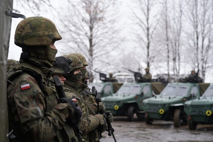 Отримати повістку тепер можна і в Польщі. Міністерстві оборони держави розпочинає кампанію з вручення запрошень до місцевих військкоматів.