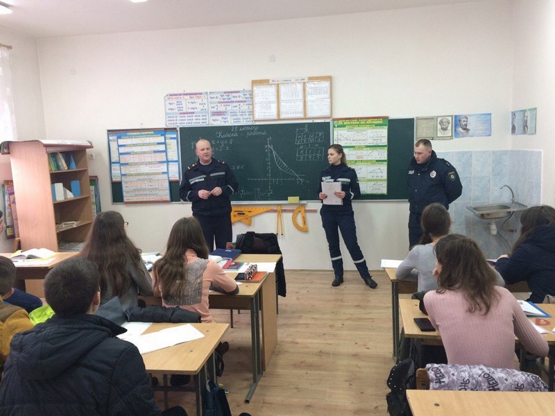 28 лютого рятувальники Рахівського району навідалися в с. Розтоки, щоб нагадати мешканцям про правила безпечної поведінки.