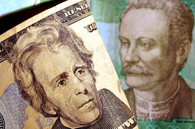 Долар подорожчав, російський рубль та євро подешевшали.