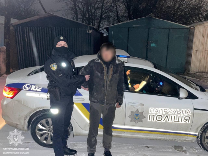 Сьогодні, близько 5-ї години, патрульним надійшов виклик про крадіжку в одному із гаражних кооперативів, що на вулиці Володимирській, в Ужгороді.
