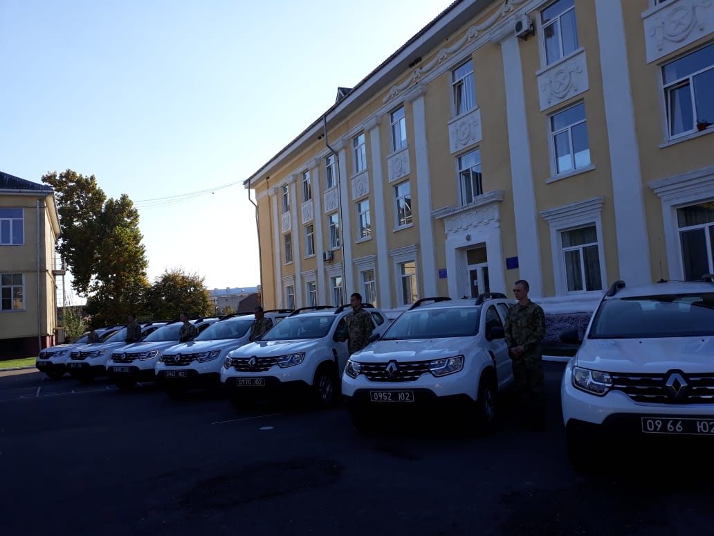 Сімома позашляховиками «Renault Duster» поповнились підрозділи охорони кордону Чопського загону. 