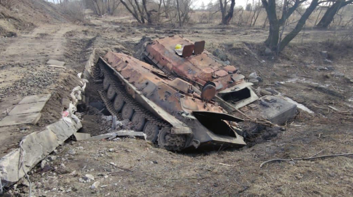 За попередніми підрахунками, від початку повномасштабної війни проти України до 15 березня росіяни втратили 81 літак, 95 гелікоптерів та 13,5 тисяч військових.

