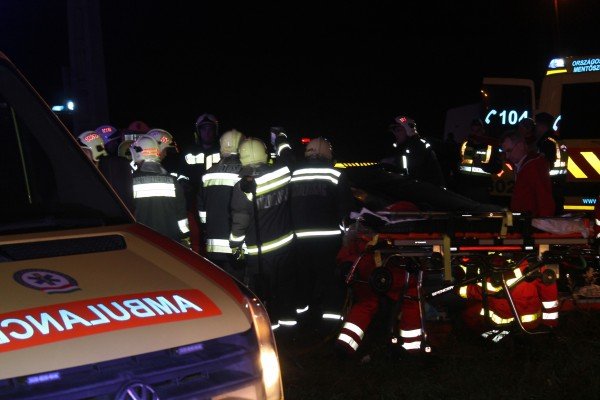 Дев'ять осіб отримали поранення різного ступеня тяжкості у жахливій ДТП між угорською Ніредьгазою та українським Берегово на трасі державного значення №41.