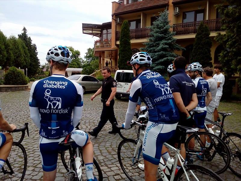 Сегодня особые спортсмены-велосипедисты отправились из Мукачево