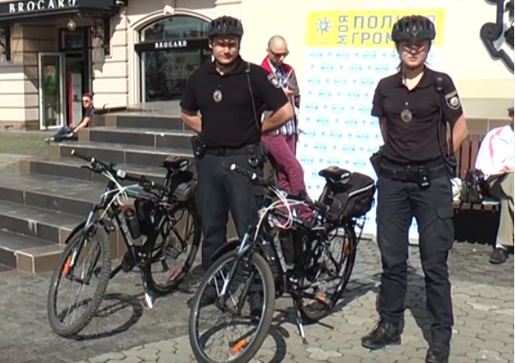 Отныне пешеходную часть центра Ужгорода, парки и скверы, будут патрулировать полицейские, правда вместо удобных автомобилей, будут пользоваться двухколесным транспортом.
