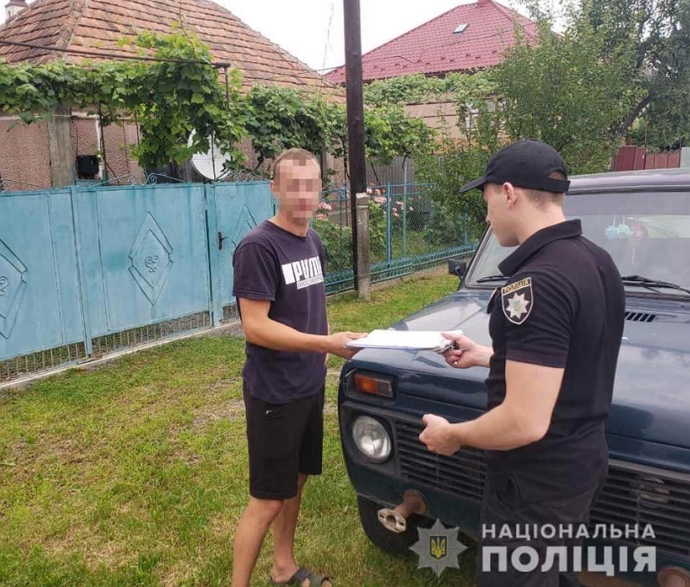 Поліцейські Мукачівського відділку проводять досудове розслідування за фактами пошкодження майна приватної служби таксі, яка віднедавна працює у місті.
