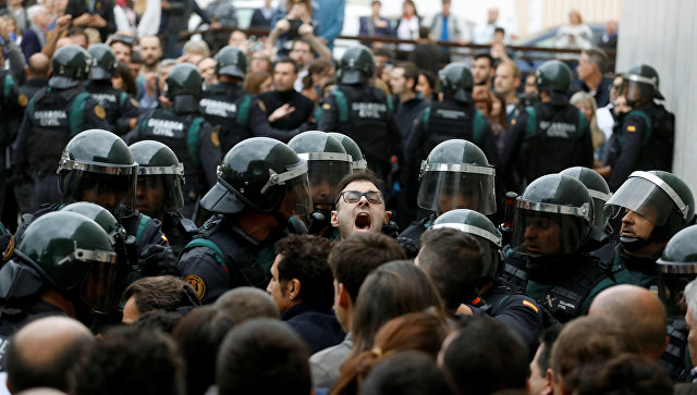 Кількість поранених у ході сутичок з поліцією в день референдуму про незалежність Каталонії зросла до 761 особи.
