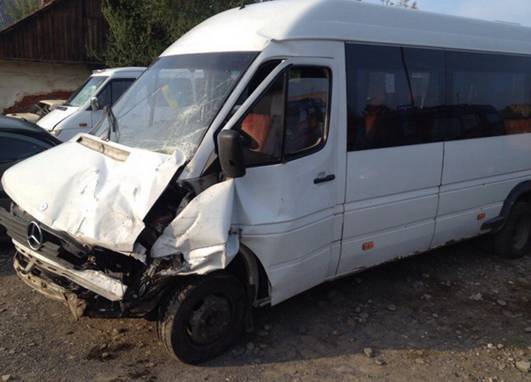 Вчера между населенными пунктами смтелища Буштино и города Тячев произошло ДТП по вине водителя микроавтобуса «Мерседес Спринтер». К счастью, обошлось без жертв.