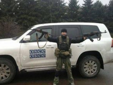 Пересуваючись контрольованою Україною територією Луганщини, спостерігачі СММ ОБСЄ потрапили під обстріл.
