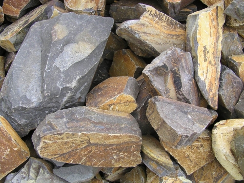 На Ужгородщині поліція затримала «Форд» з андезитовим каменем, а на Міжгірщині та Рахівщині – крадену деревину.