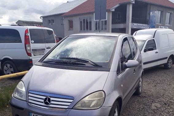 Інспектори з нагляду за дорожнім рухом Мукачівського відділу поліції  виявили факт заміни  номеру  кузова на автомобілі марки «Mercedes-Benz».