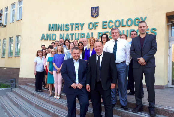 Професор УжНУ Володимир Химинець долучився до глобального екологічного проекту для покращення ситуації з небезпечними хімікатами в Україні. 