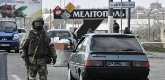 В Мелітополі та Мелітопольському районі після обстрілу аеродрому російські окупанти бояться ночувати в казармах.