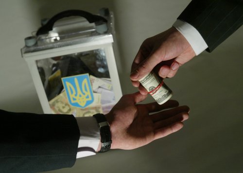 Депутати ВР посилили відповідальність за підкуп та фальсифікації під час виборів