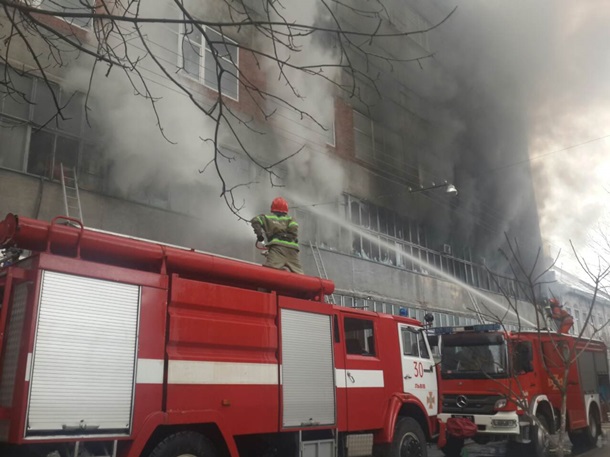 У Львові загорівся завод Електрон / ВІДЕО