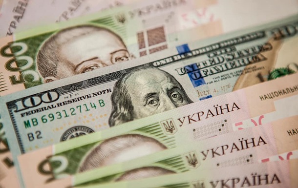 Офіційний курс гривні відносно долара зріс на 39 копійок. Таке котирування діятиме до 3 січня через вихідні.