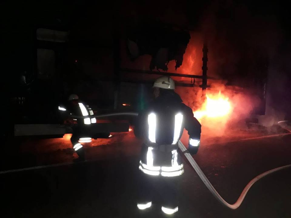Воловецькі рятувальники ліквідували пожежу у вантажному автомобілі.