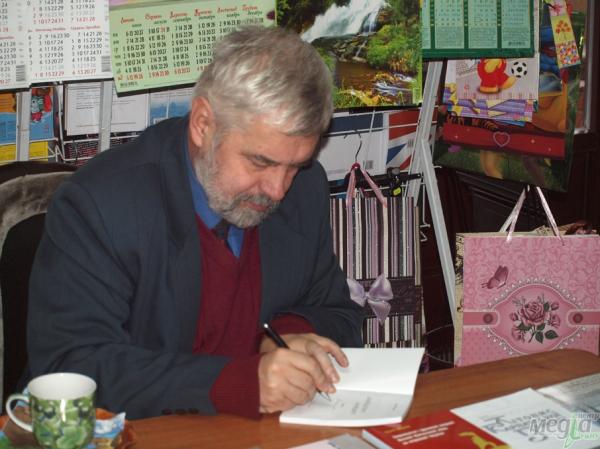 В Ужгороді з понеділка продовжиться акція "Письменник за прилавком"