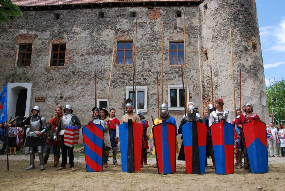 23-24 травня цього року в Чинадієвському замку біля Мукачева, відбудеться ІV міжнародний фестиваль середньовічної культури.
