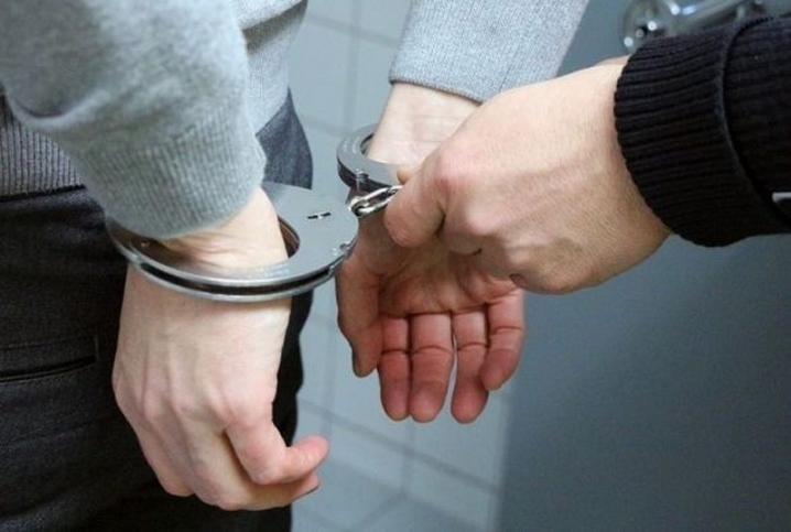 Підозрюваного затримано в порядку ст. 208 КПК України та поміщено в ізолятор тимчасового тримання.