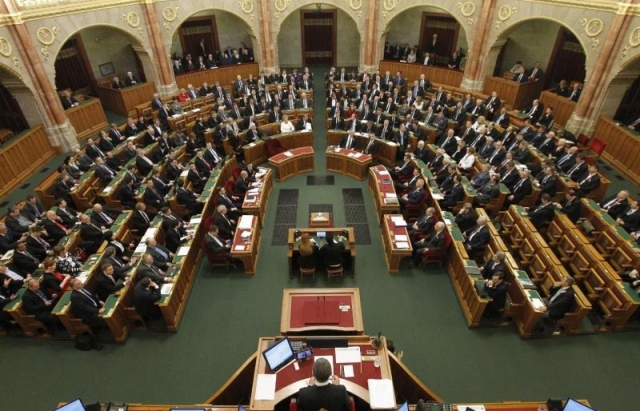 В понедельник тайным голосованием депутаты Венгерского парламента вновь избрали президентом страны Яноша Адера. 