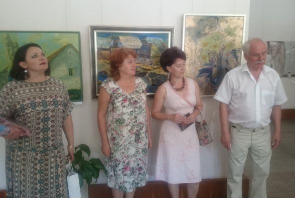 Проект «Мистецтво єднає Україну» стартував у Вінниці. Після Тернополя виставка помандрує в Чернівці та Львів.

